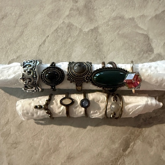 None Accessories - Vintage Style Black and Green Ring Set Of 9